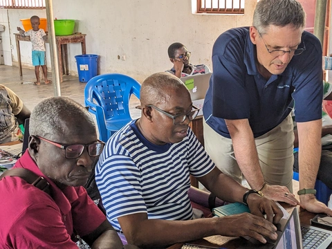 Eric working with the Papel WMs