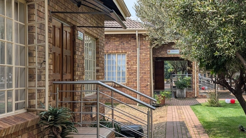 Meeting room and dining hall at eMseni