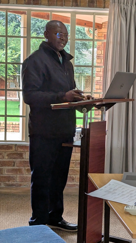 Francis opens Day 1 with devotions