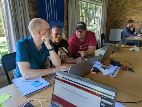 John working with sePulana team