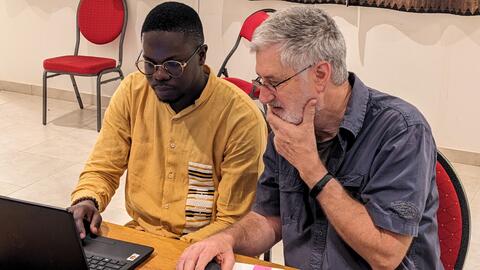 Dan supporting the Wolof trainee