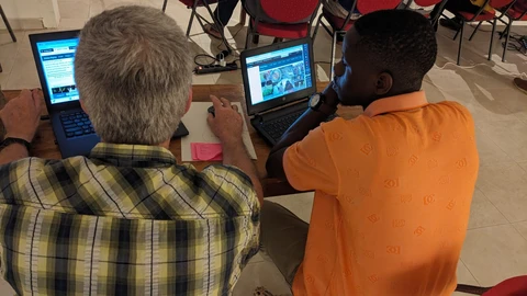 Dan working with the Jola-Fogny trainee