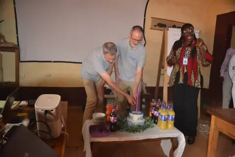 Ceremonial cutting of the cake